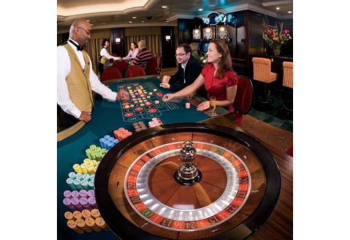 En el Casino podrá probar suerte durante la noche
